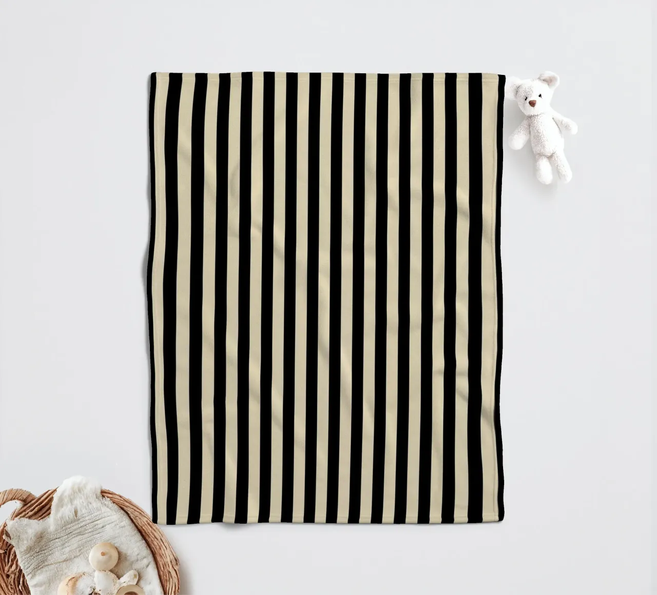 Minimal Basic Bold Stripes | Nero e Beige coperta in pile da Beauty in Simplicity
