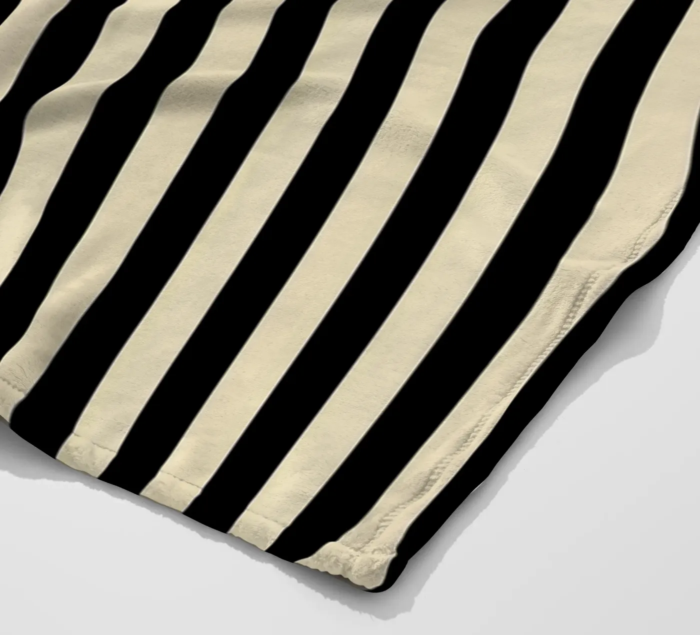 Minimal Basic Bold Stripes | Nero e Beige coperta in pile da Beauty in Simplicity