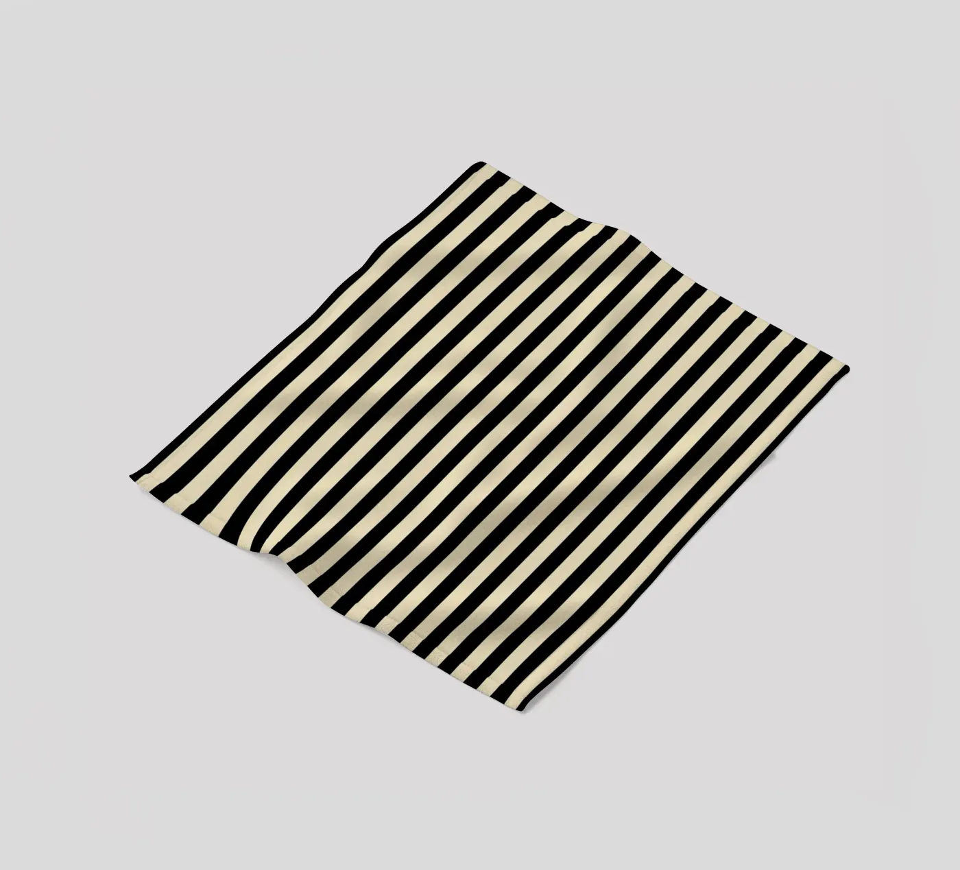Minimal Basic Bold Stripes | Nero e Beige coperta in pile da Beauty in Simplicity