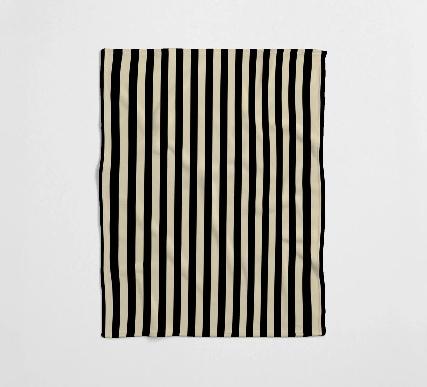 Minimal Basic Bold Stripes | Nero e Beige coperta in pile da Beauty in Simplicity