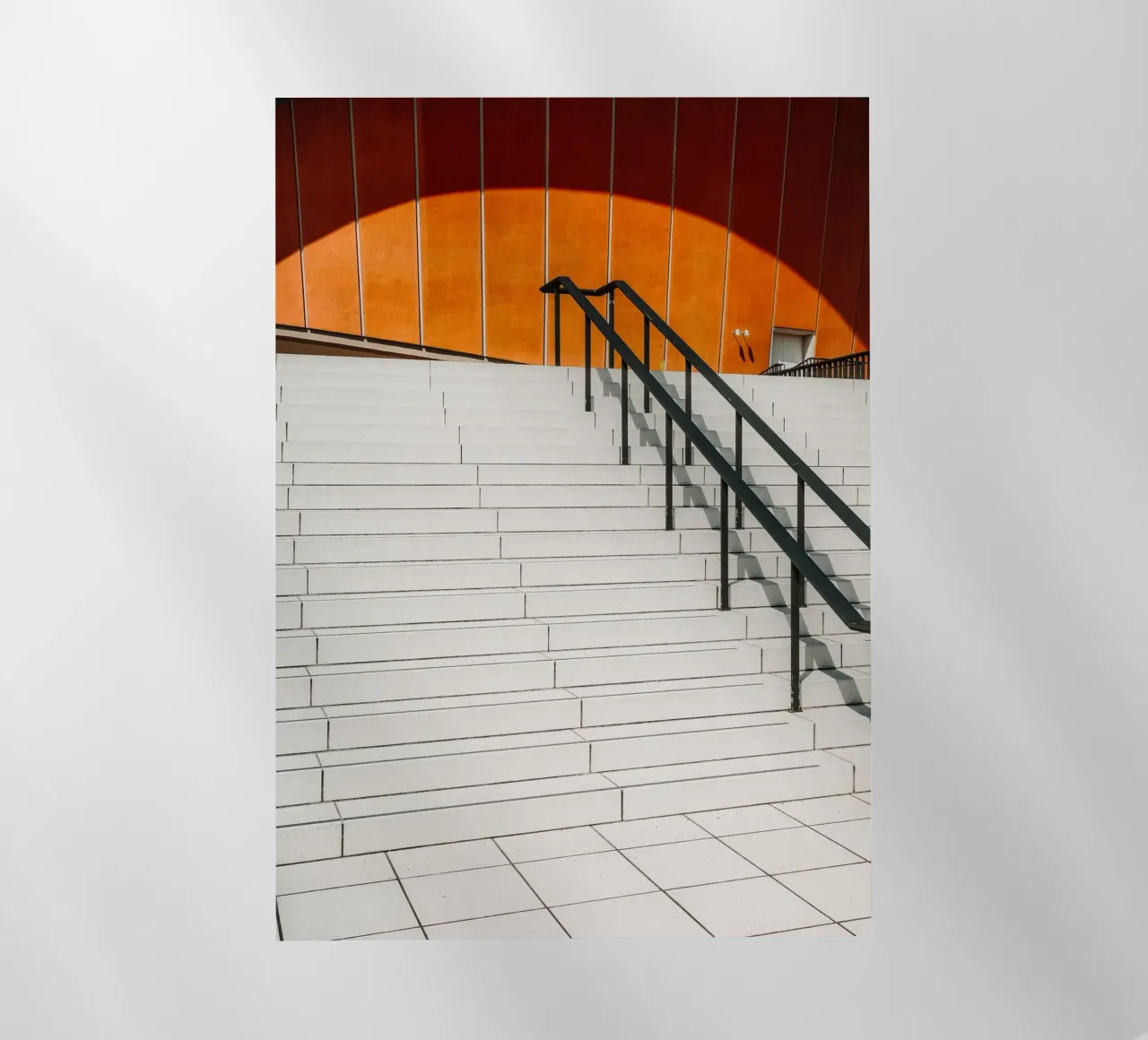 Orange Geometry – Shadows & Steps pellicola backlit da Thilo Grøsch
