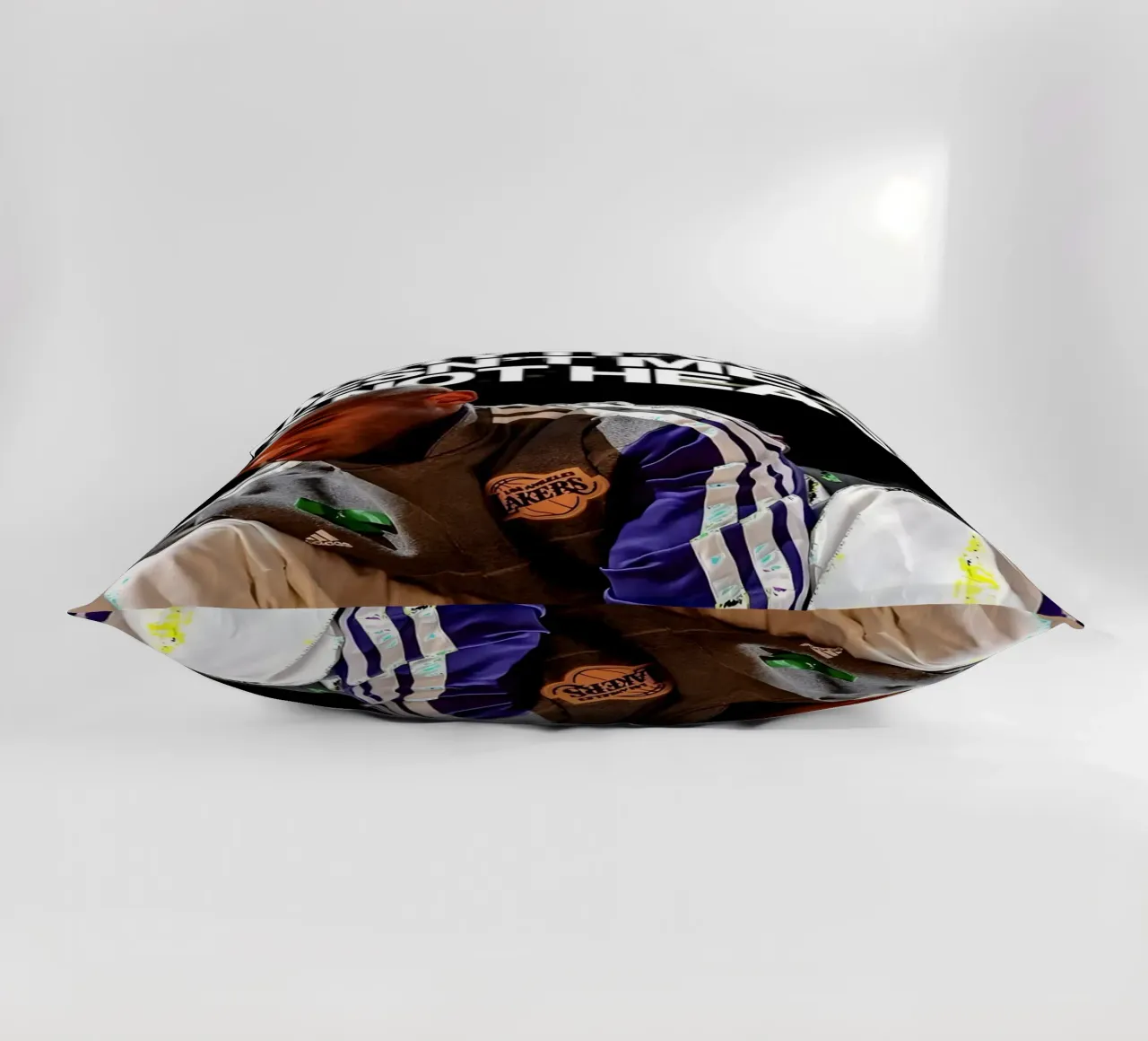 'JUST BECAUSE CARRY WELL DOESNT MEAN NOT HEAVY cuscino da Type & Tape
