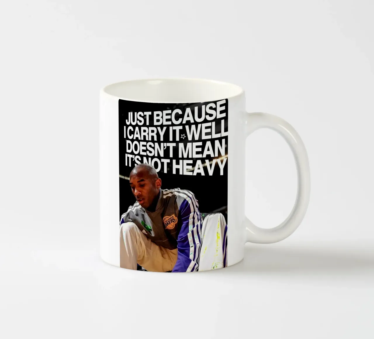 'JUST BECAUSE CARRY WELL DOESNT MEAN NOT HEAVY tazza in ceramica da Type & Tape