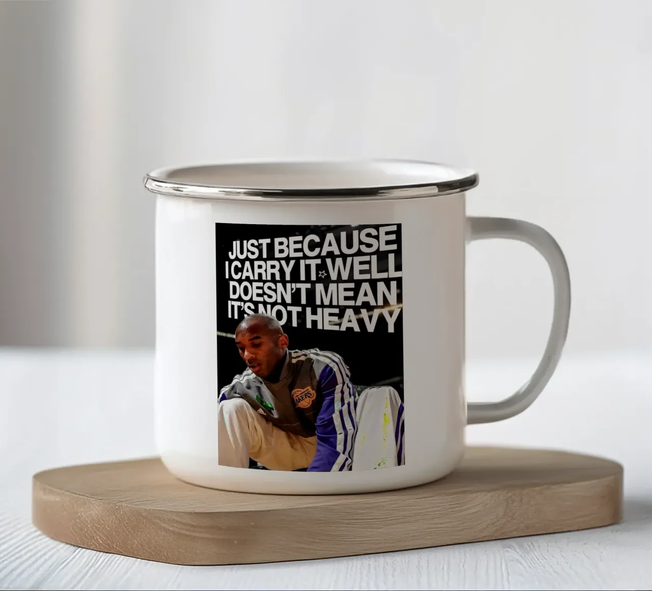 'JUST BECAUSE CARRY WELL DOESNT MEAN NOT HEAVY tazza in smalto da Type & Tape