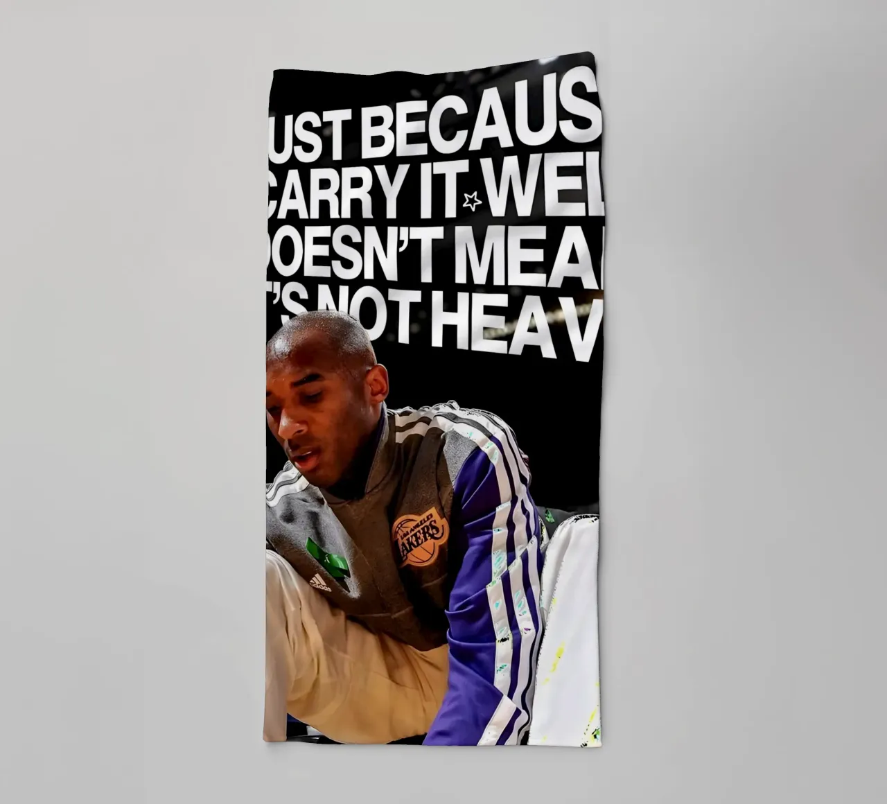 'JUST BECAUSE CARRY WELL DOESNT MEAN NOT HEAVY asciugamano da bagno da Type & Tape