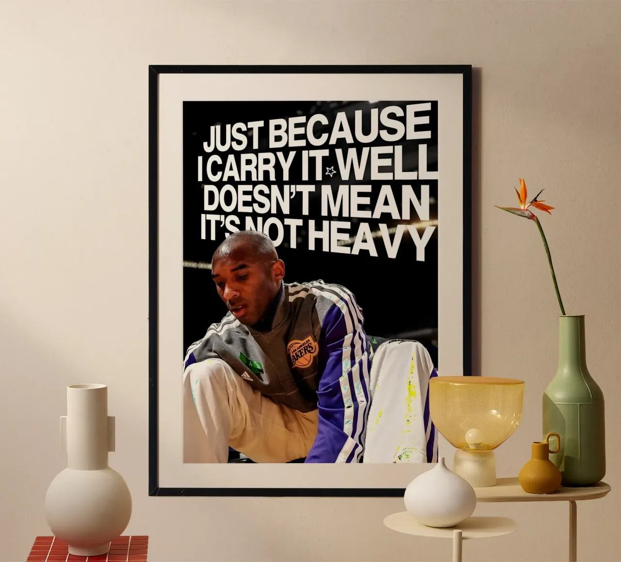 'JUST BECAUSE CARRY WELL DOESNT MEAN NOT HEAVY poster con telaio in alluminio da Type & Tape