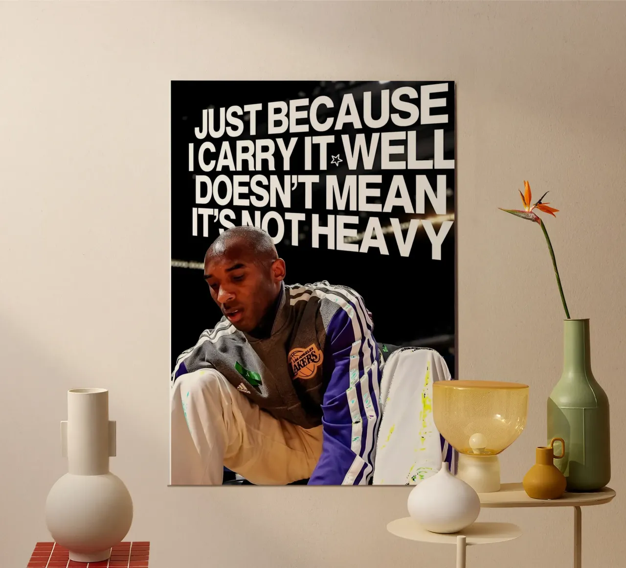 'JUST BECAUSE CARRY WELL DOESNT MEAN NOT HEAVY poster con telaio in alluminio da Type & Tape
