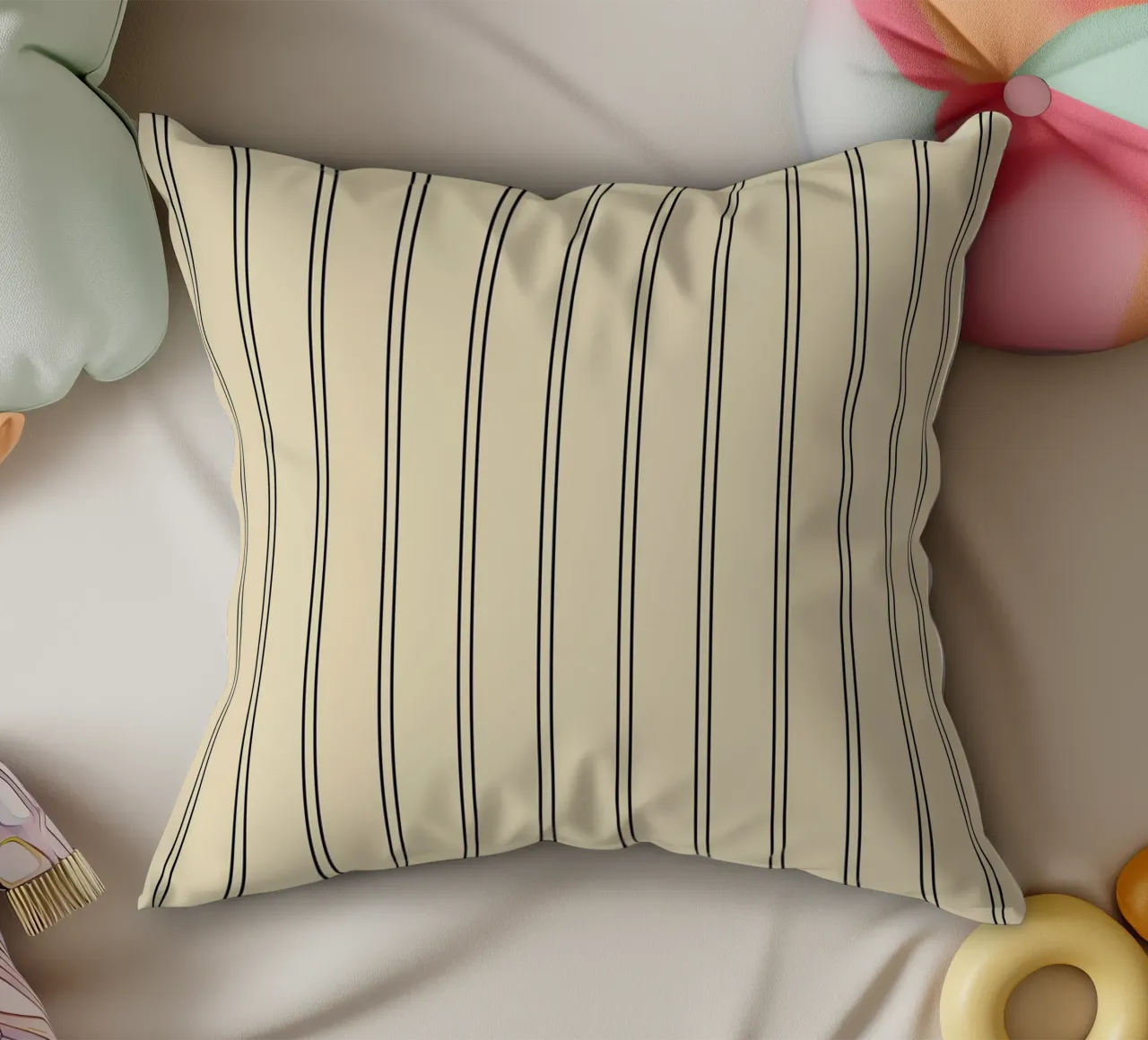 Minimal Basic Classic a doppie strisce nero su beige cuscino da Beauty in Simplicity