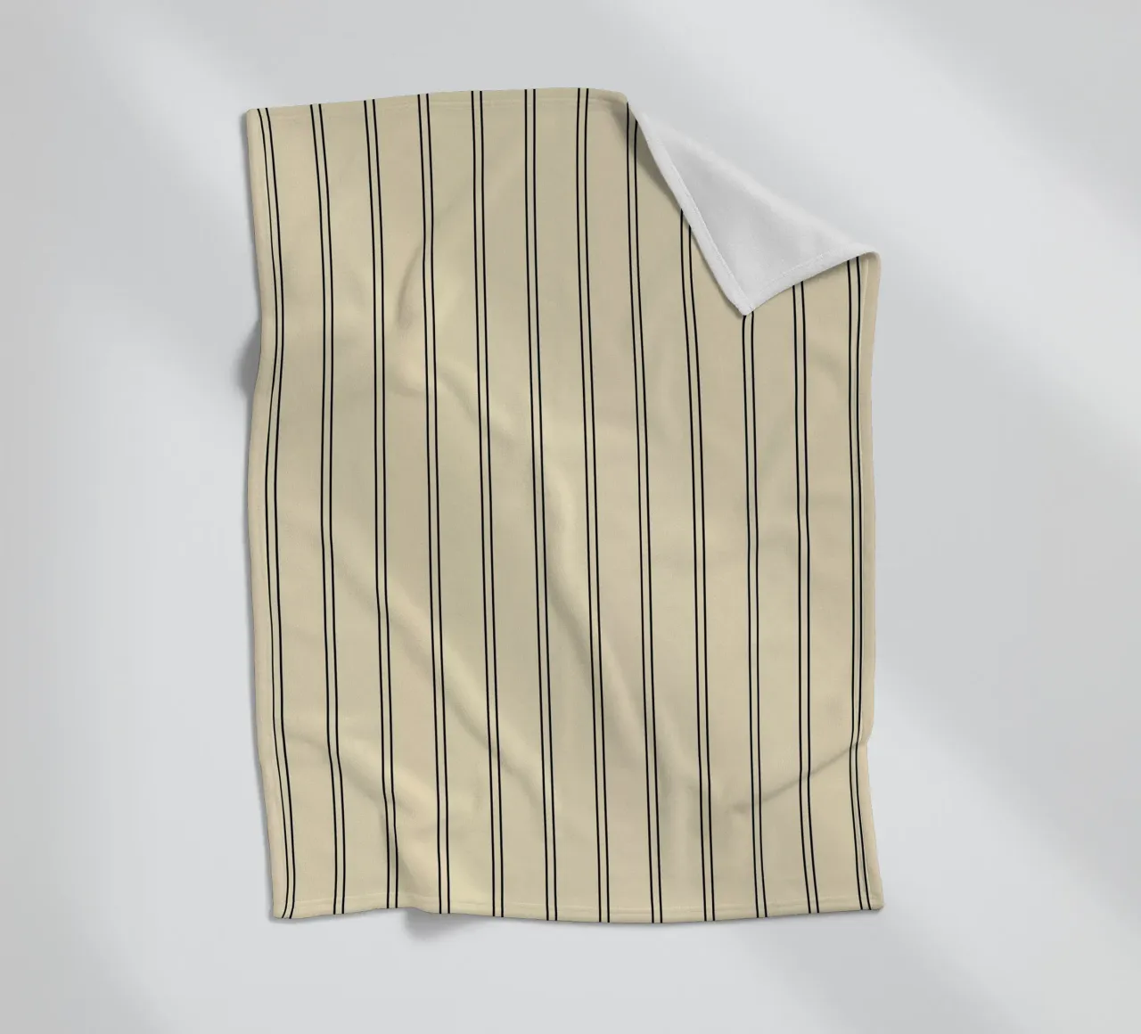 Minimal Basic Classic a doppie strisce nero su beige coperta in pile da Beauty in Simplicity