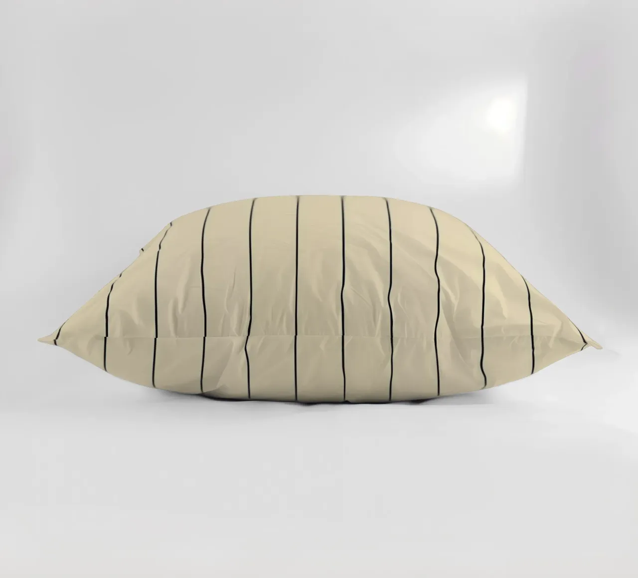 Minimal Basic Classic Stripes | Nero su Beige cuscino da Beauty in Simplicity