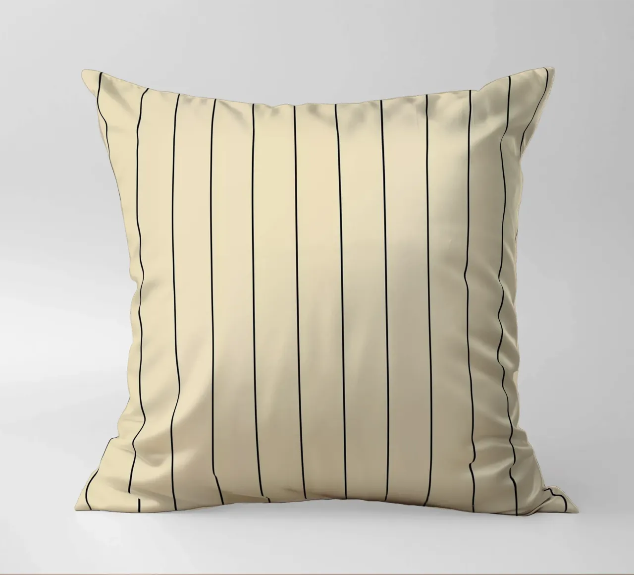 Minimal Basic Classic Stripes | Nero su Beige cuscino da Beauty in Simplicity