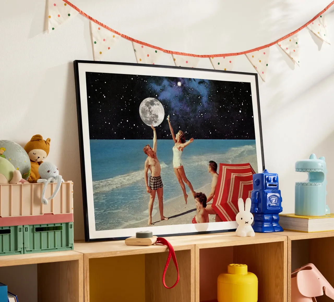 Reaching for the Moon poster con telaio in plastica da MsGonzalez