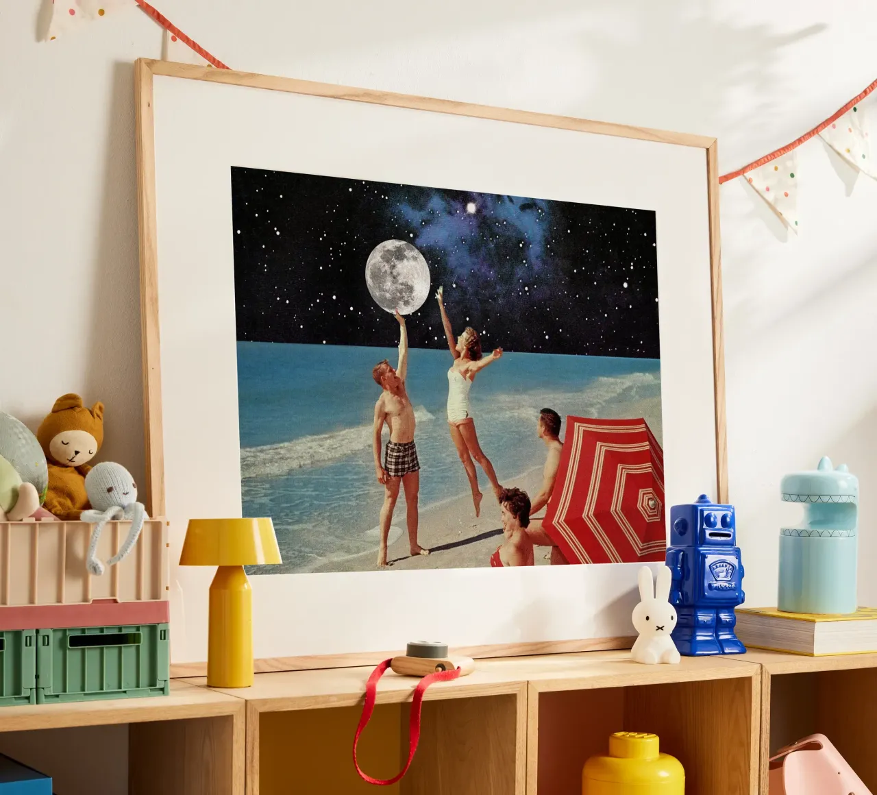 Reaching for the Moon poster con telaio in plastica da MsGonzalez