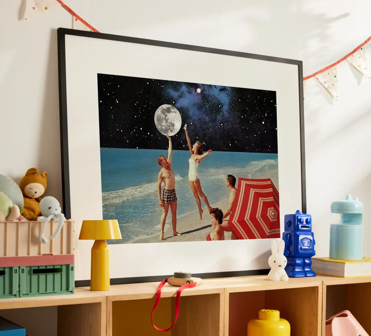Reaching for the Moon poster con telaio in plastica da MsGonzalez