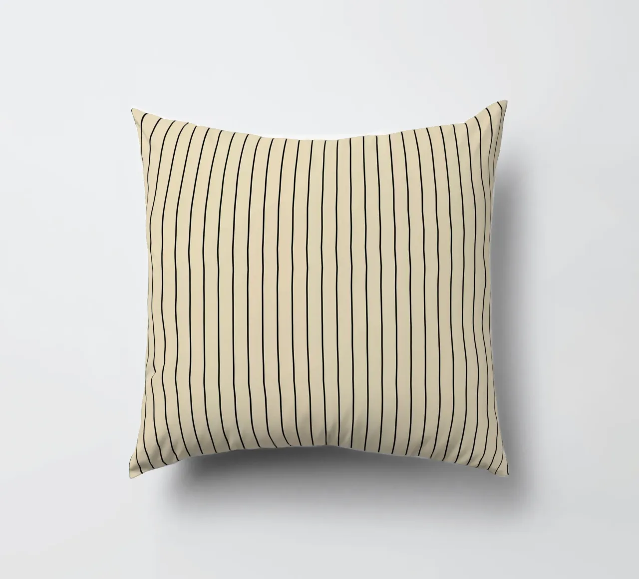 Minimal Basic Classic Pinstripe | Nero su Beige cuscino da Beauty in Simplicity
