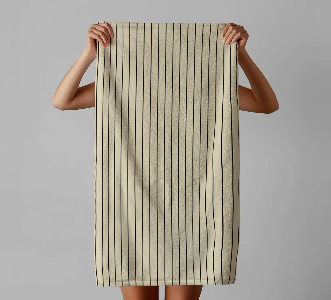 Minimal Basic Classic Pinstripe | Nero su Beige asciugamano da bagno da Beauty in Simplicity