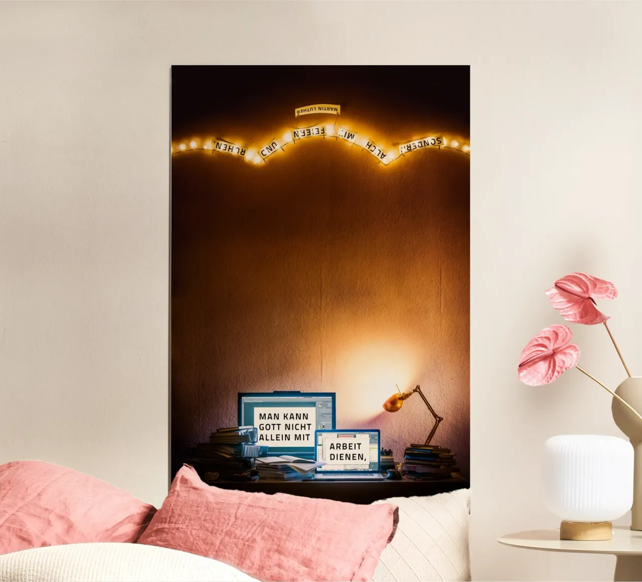 Non si può servire Dio solo con il lavoro, ma anche con... poster con telaio in legno da undarstellbar Christliche Poster