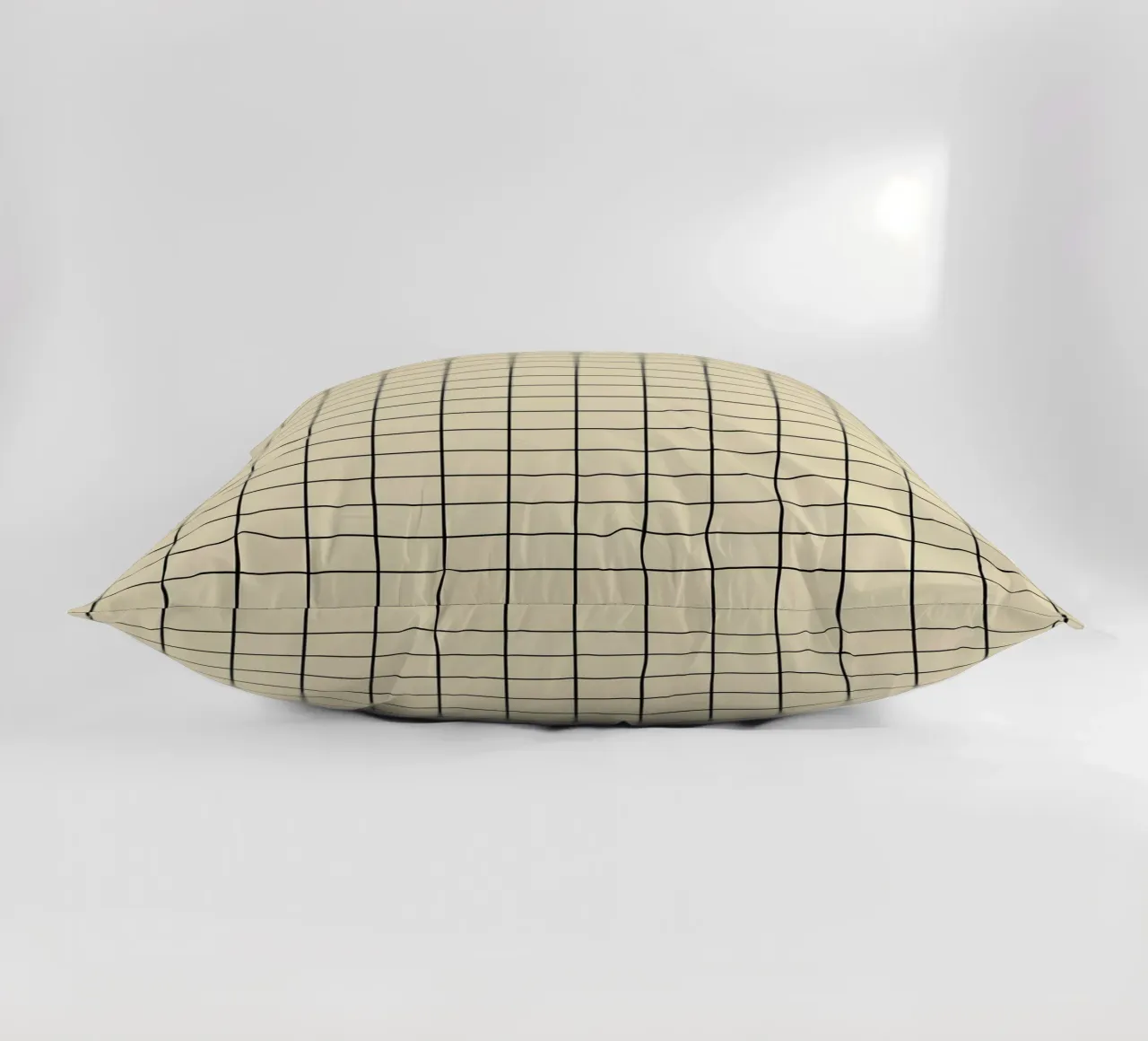 Minimal Basic Classic Grid | Schwarz auf Beige Kissen von Beauty in Simplicity