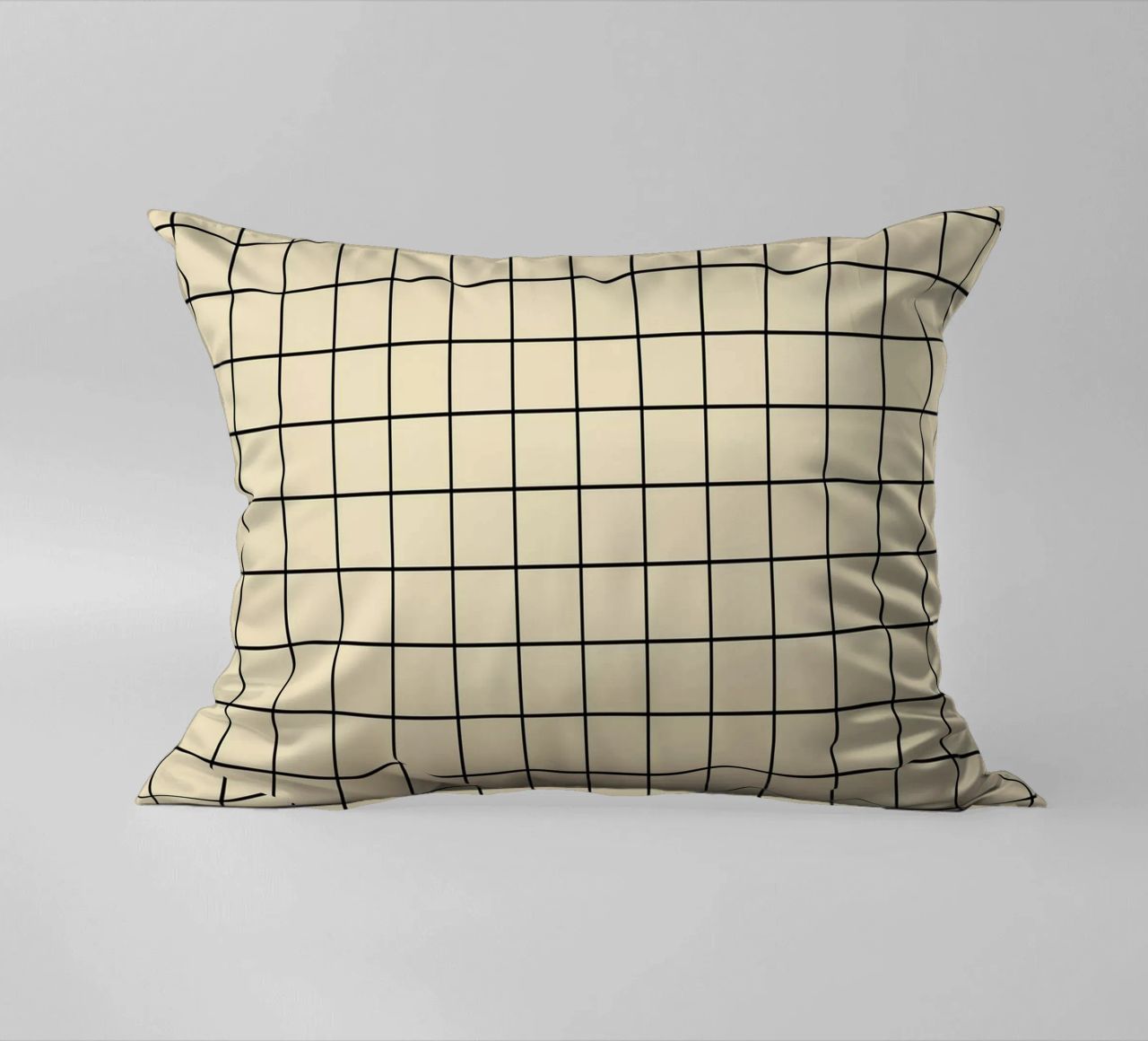 Minimal Basic Classic Grid | Nero su Beige cuscino da Beauty in Simplicity