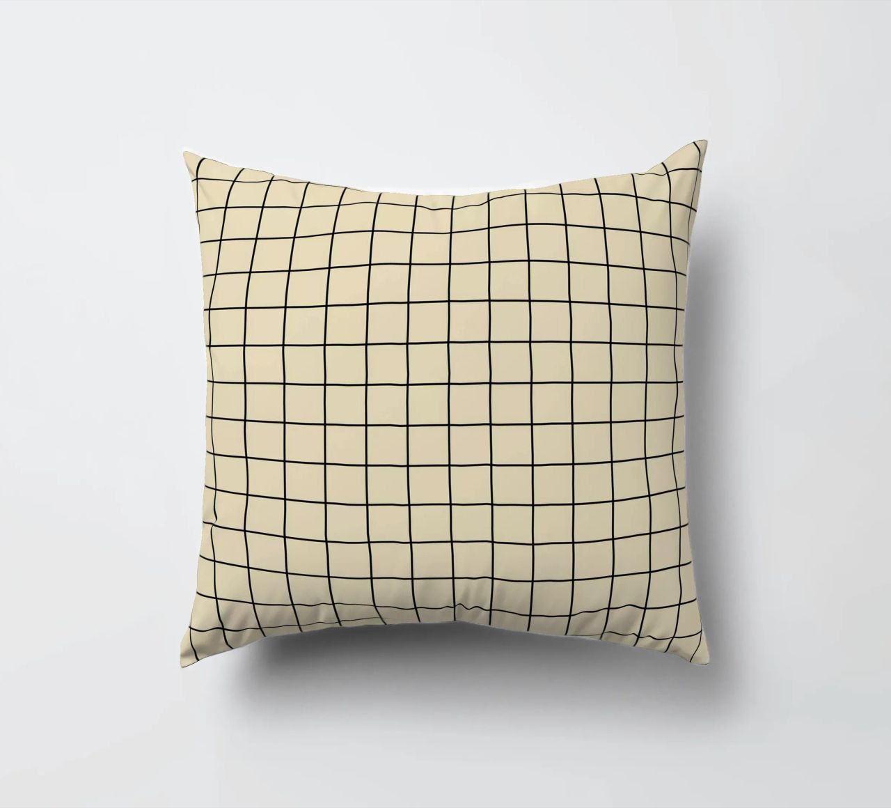 Minimal Basic Classic Grid | Nero su Beige cuscino da Beauty in Simplicity