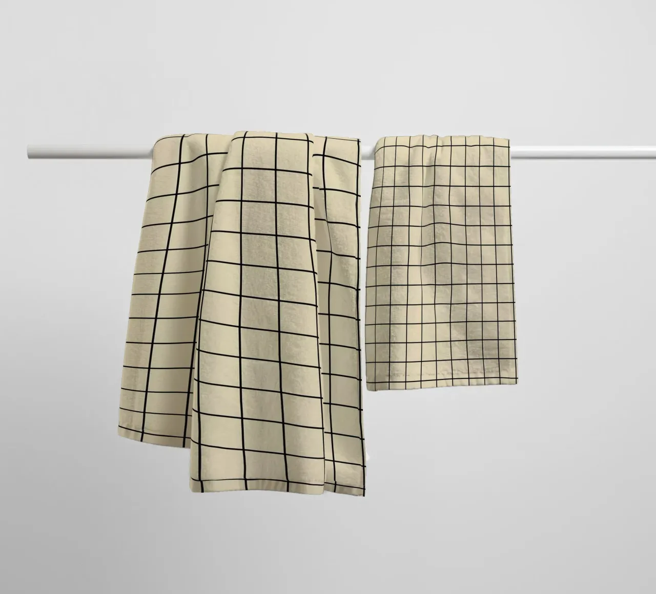 Minimal Basic Classic Grid | Negro sobre beige toalla de baño de Beauty in Simplicity