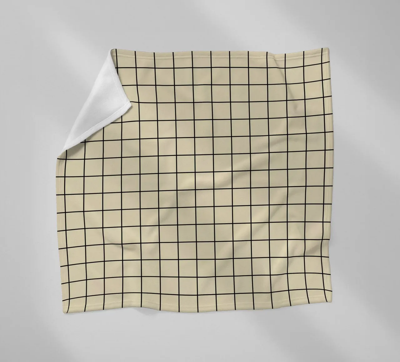 Minimal Basic Classic Grid | Nero su Beige coperta in pile da Beauty in Simplicity