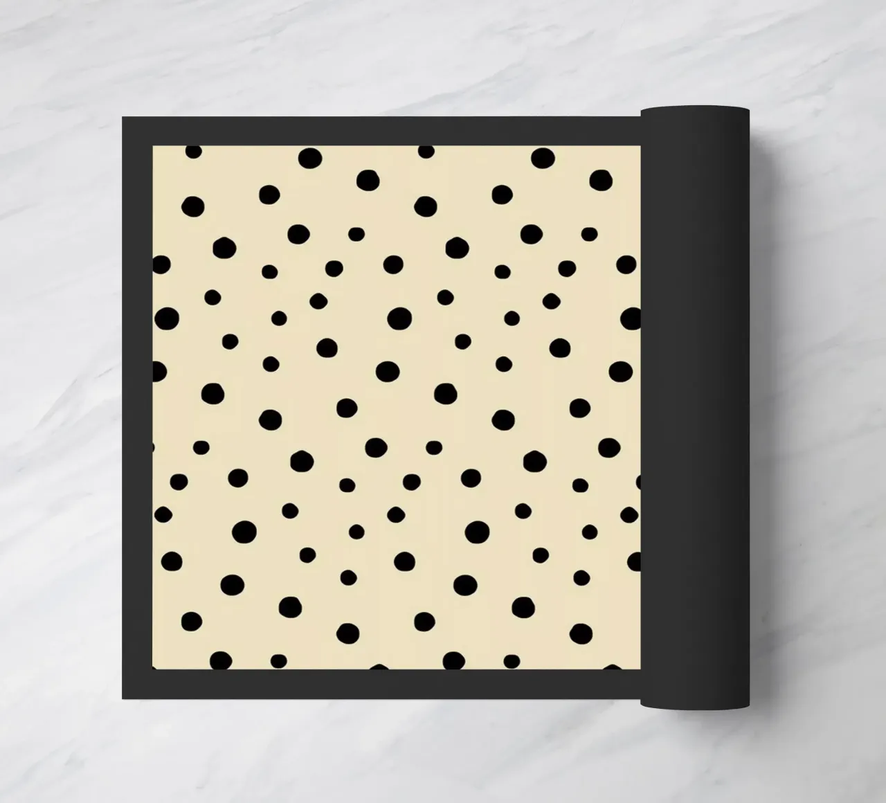 Minimal Chic disegnato a mano a pois nero su beige zerbino da Beauty in Simplicity
