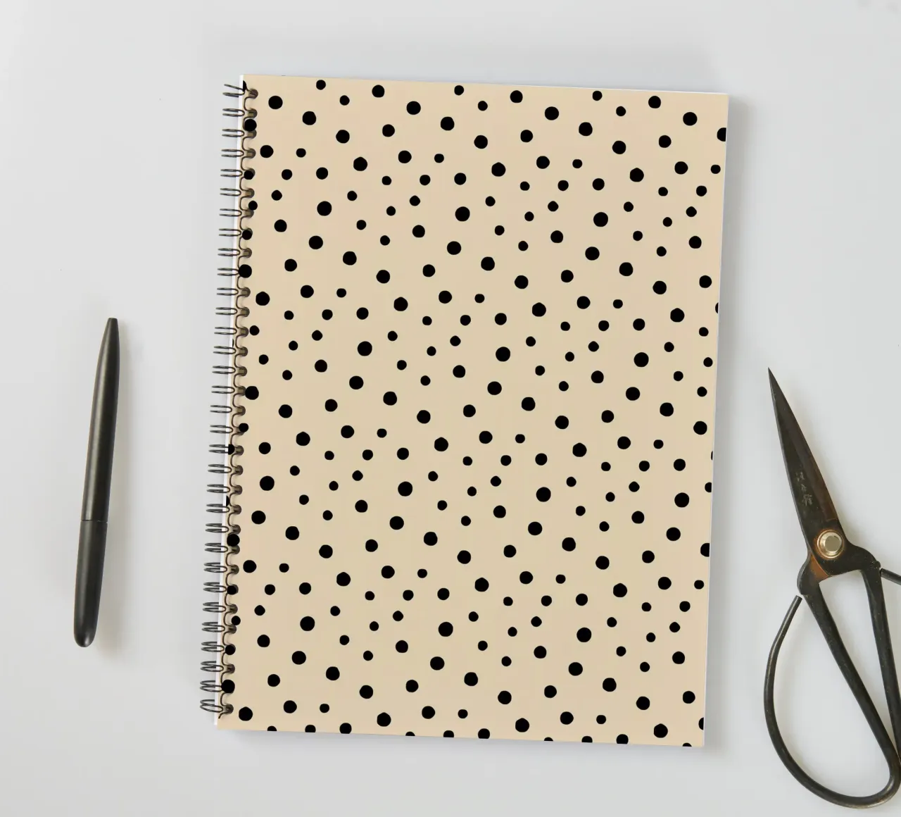 Minimal Chic Hand gezeichnet Polka Dots | Schwarz auf Beige Ringbuch von Beauty in Simplicity