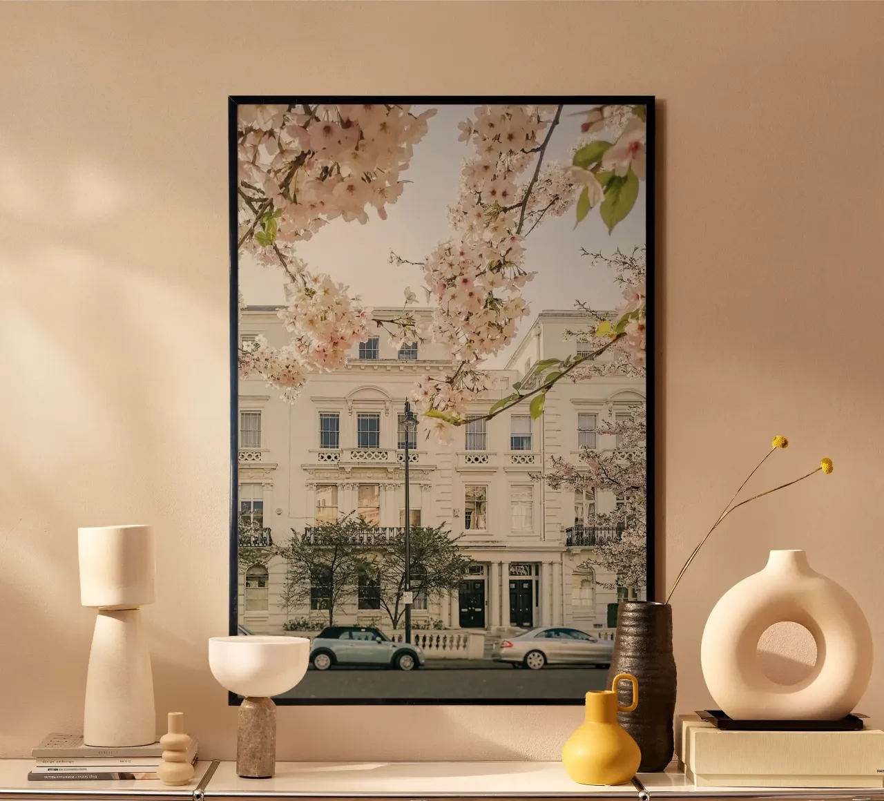 Notting Hill Bloom II poster con telaio in alluminio da GraceDigitalArtCo
