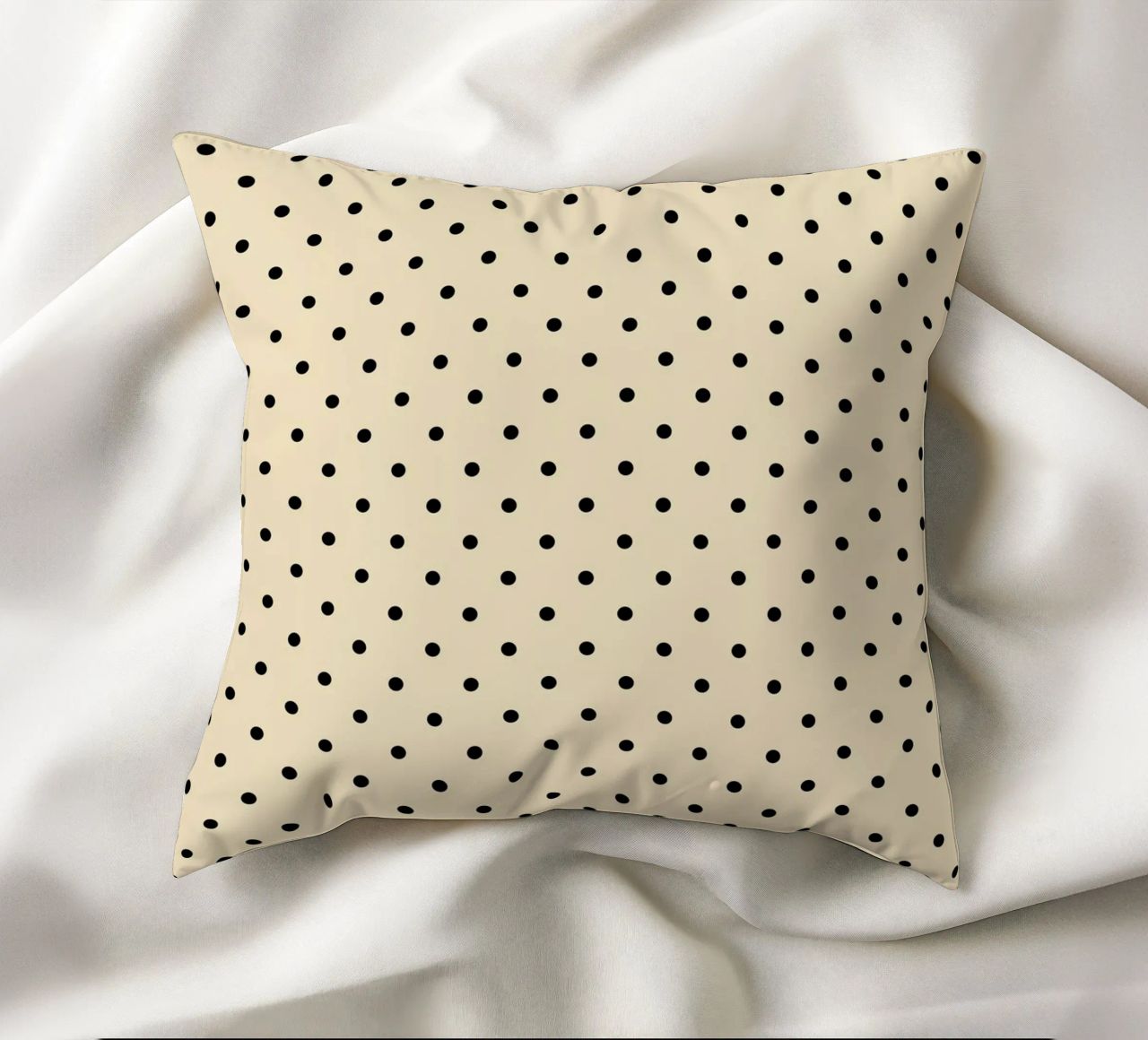 Minimal Basic Polka Dots | Nero su Beige cuscino da Beauty in Simplicity
