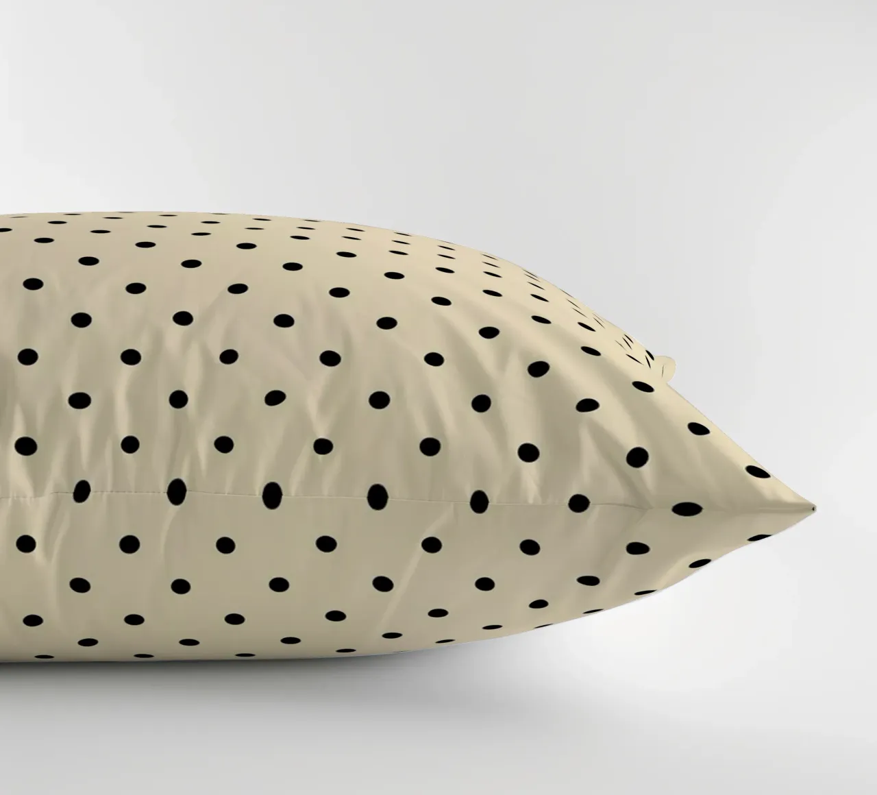 Minimal Basic Polka Dots | Nero su Beige cuscino da Beauty in Simplicity