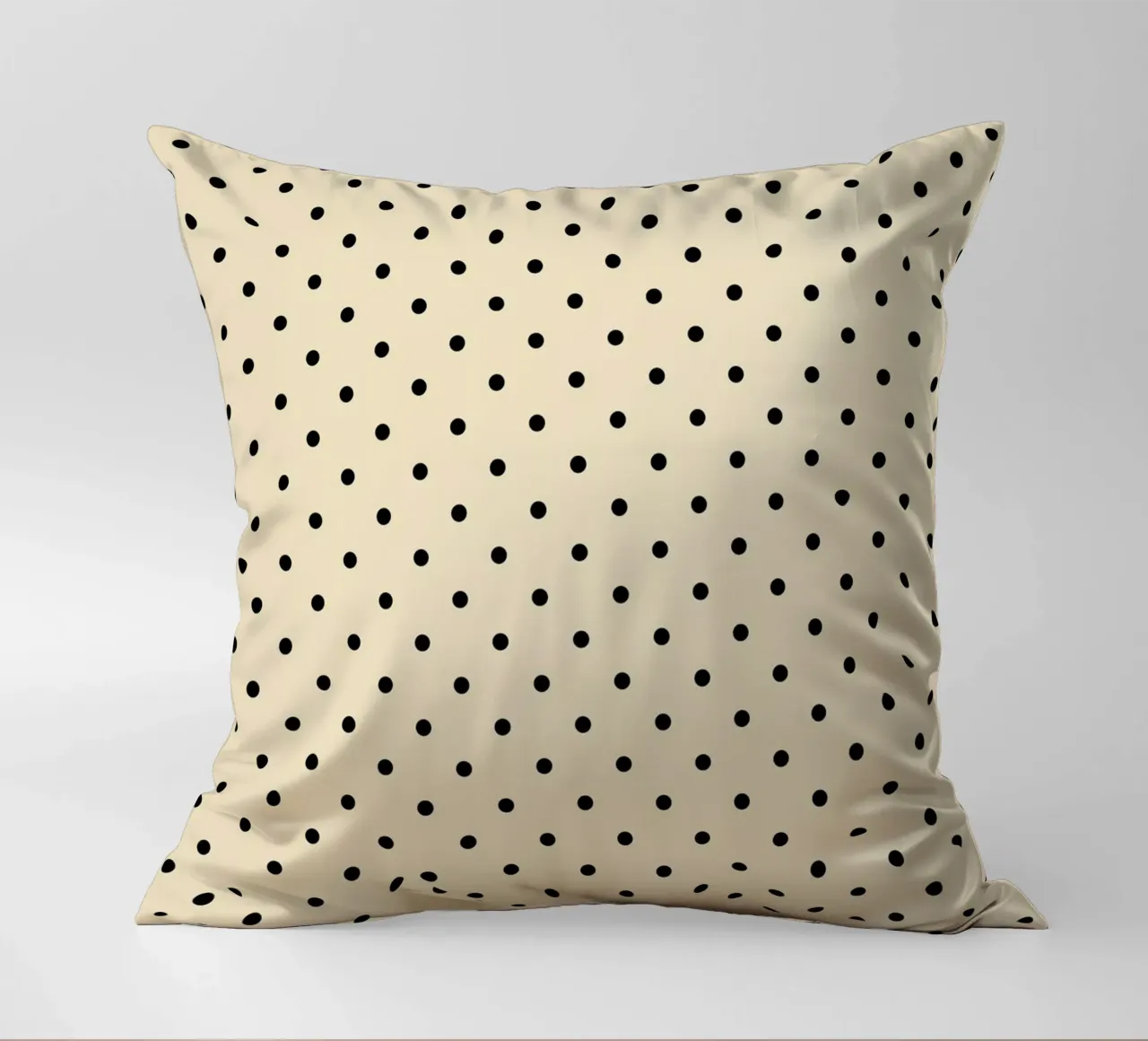 Minimal Basic Polka Dots | Nero su Beige cuscino da Beauty in Simplicity