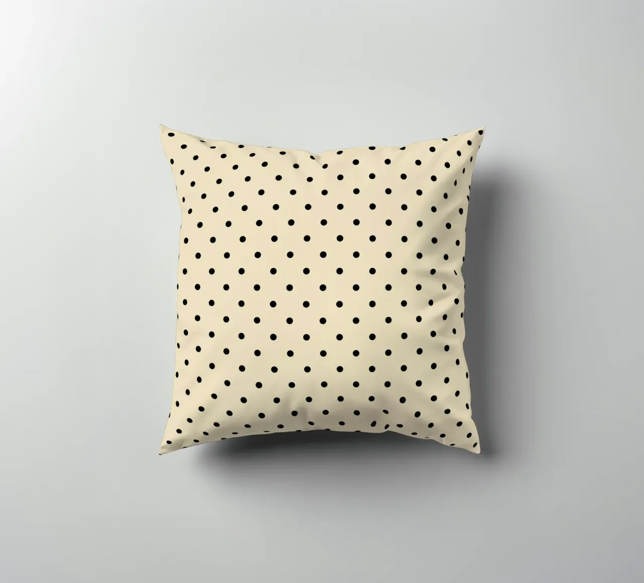 Minimal Basic Polka Dots | Nero su Beige cuscino da Beauty in Simplicity