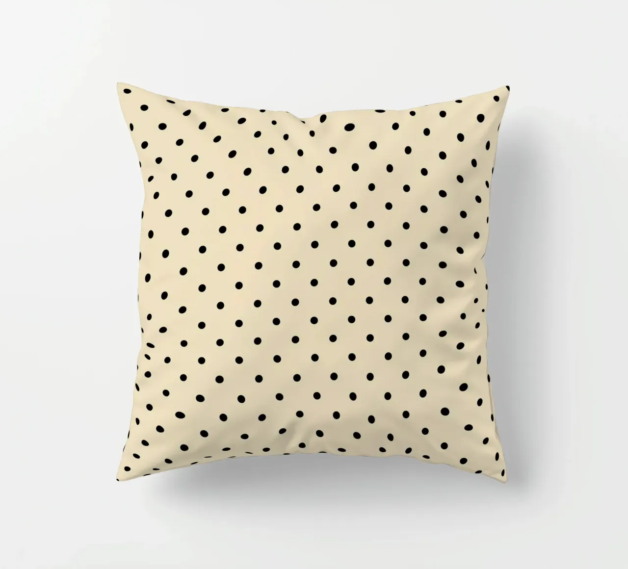 Minimal Basic Polka Dots | Nero su Beige cuscino da Beauty in Simplicity