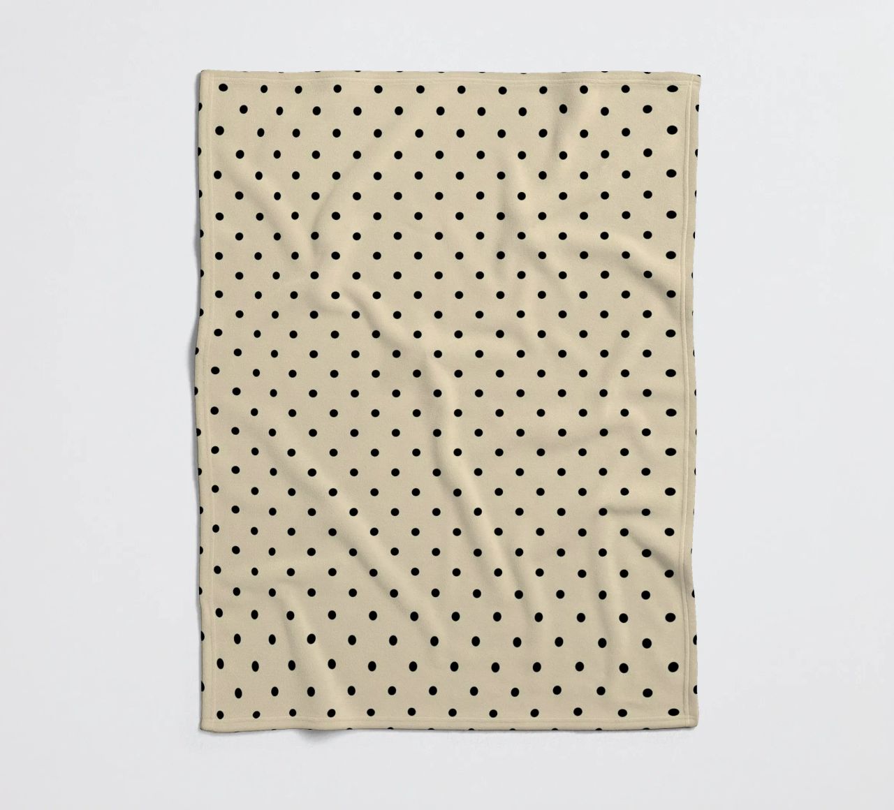 Minimal Basic Polka Dots | Nero su Beige coperta in pile da Beauty in Simplicity