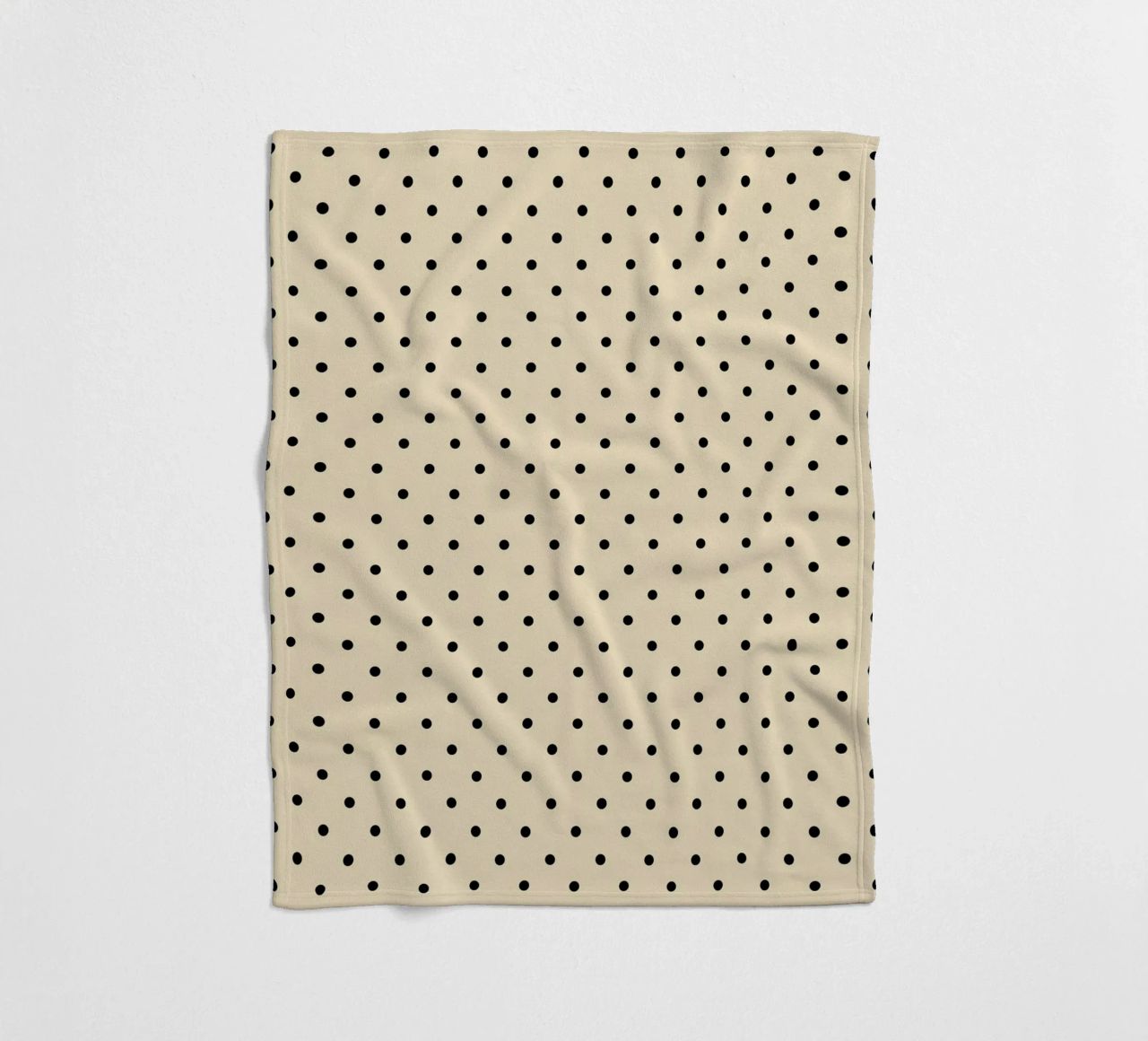 Minimal Basic Polka Dots | Nero su Beige coperta in pile da Beauty in Simplicity