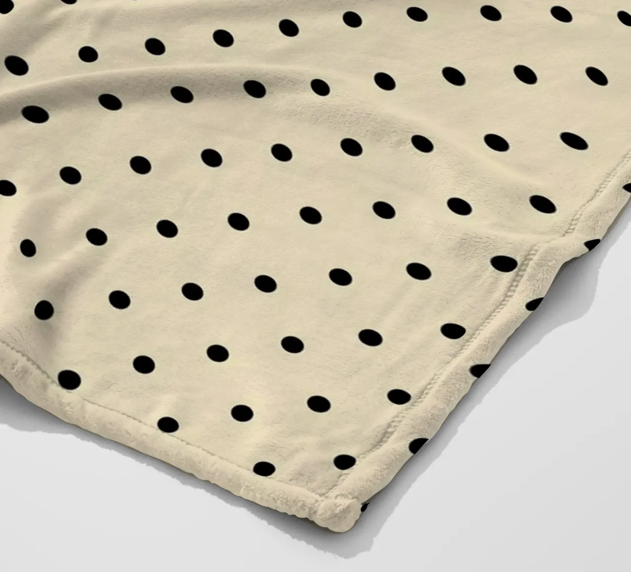 Minimal Basic Polka Dots | Nero su Beige coperta in pile da Beauty in Simplicity