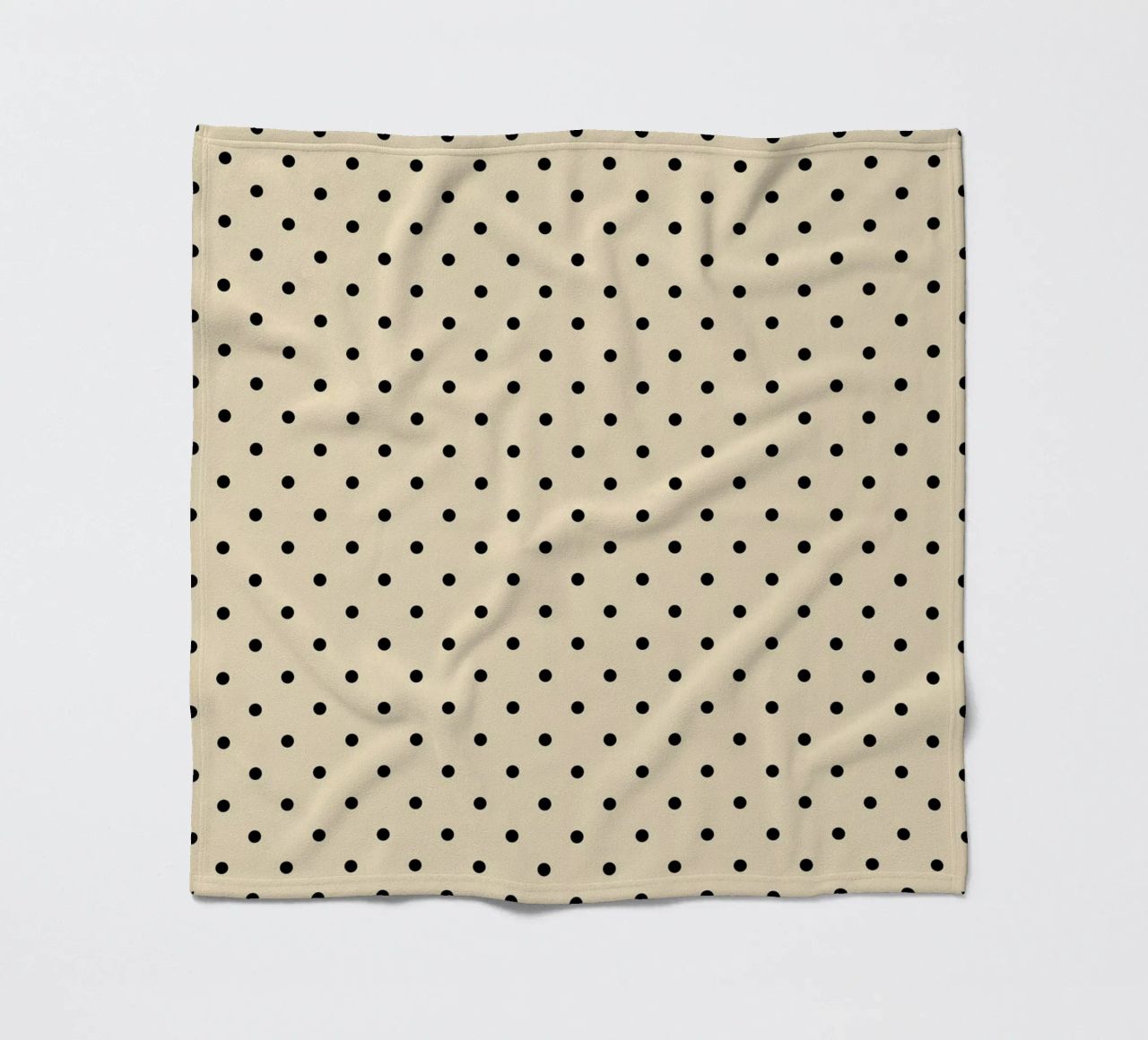 Minimal Basic Polka Dots | Nero su Beige coperta in pile da Beauty in Simplicity