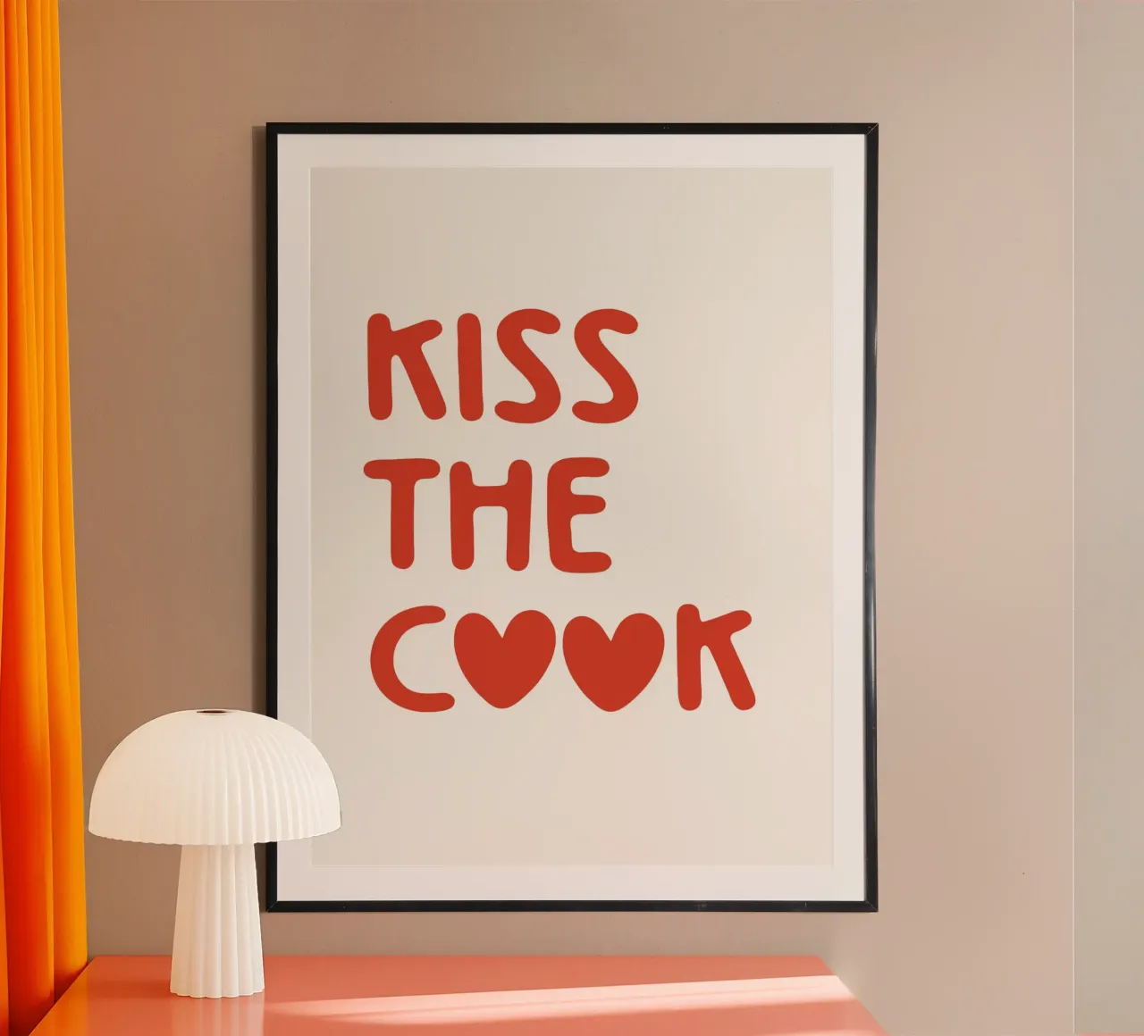 Baciare il cuoco (tono rosso) poster con telaio in plastica da Paigaam Studio