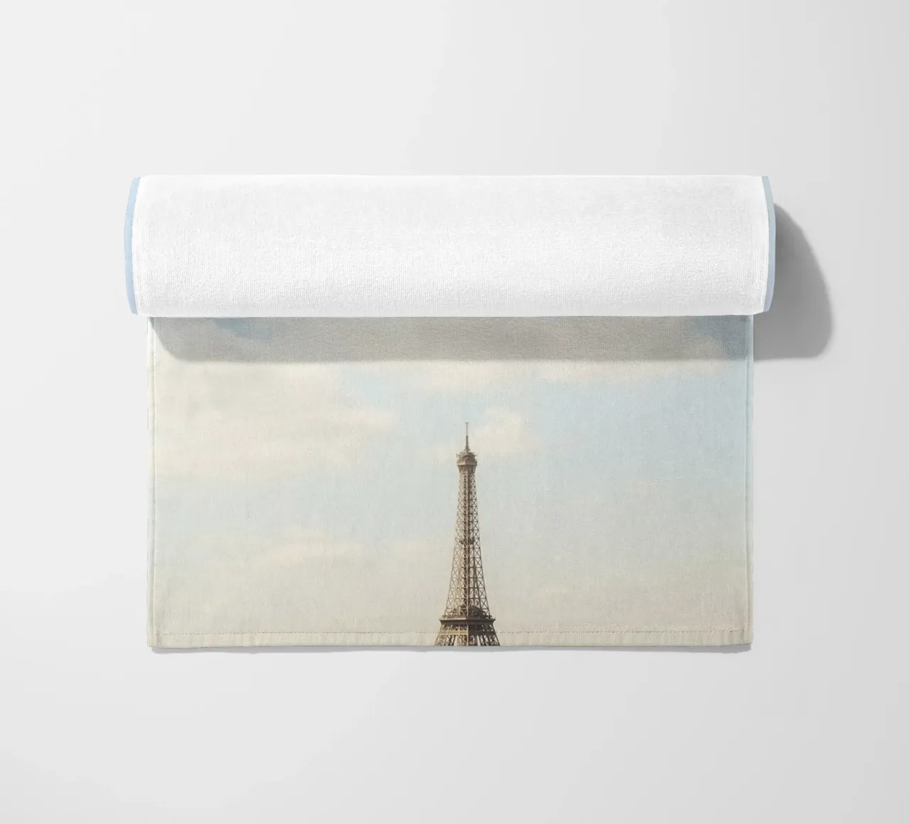 Paris Eiffel Tower Minimalist telo mare da GraceDigitalArtCo