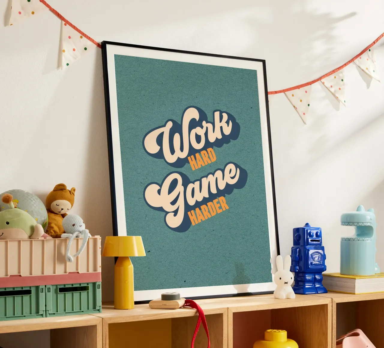 Work Hard, Game Harder - Tipografia motivazionale in grassetto poster con telaio in alluminio da Dominique Vari Words