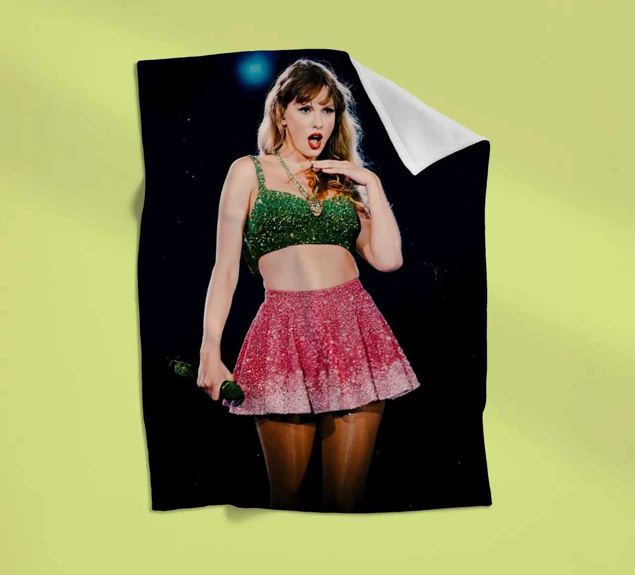 Taylor Swift coperta in pile da Musadad Shop