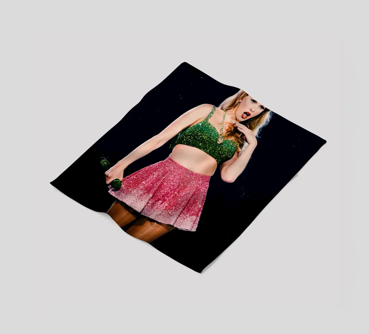 Taylor Swift coperta in pile da Musadad Shop