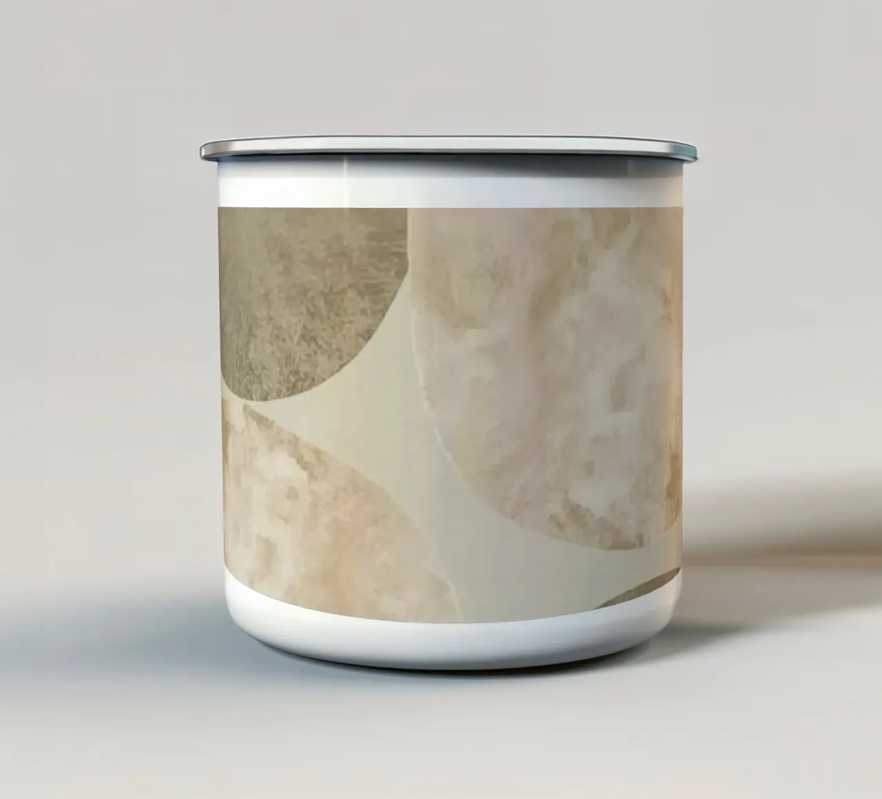 Abstracte vormen arrangement in aardetinten emaille mok van DesignDoodle
