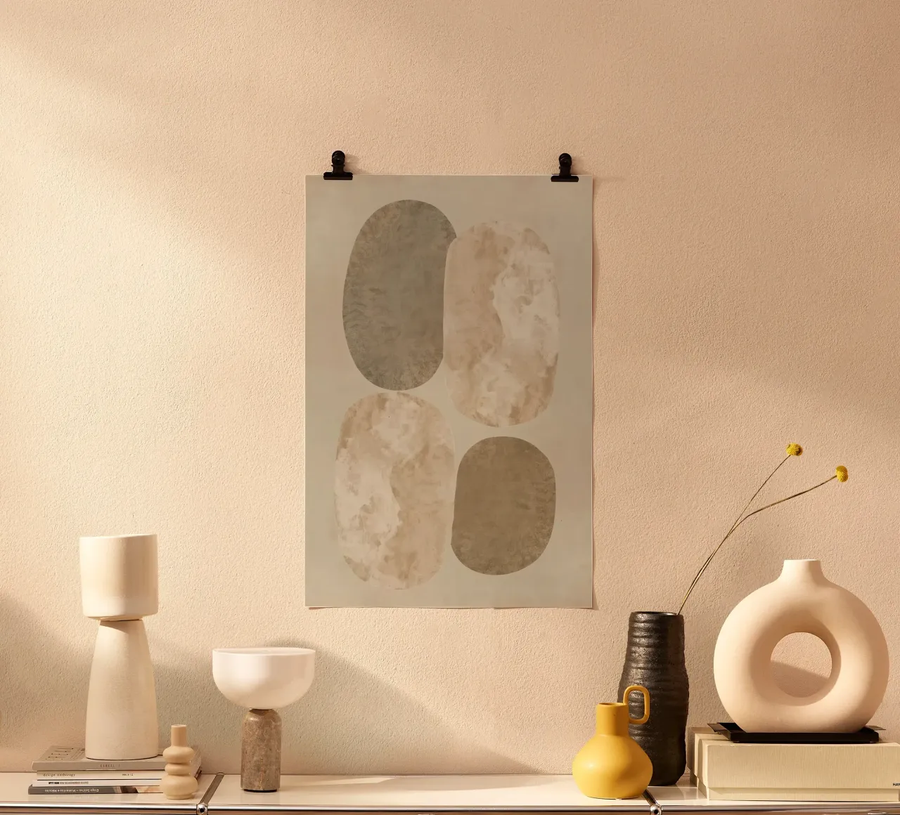 Abstracte vormen arrangement in aardetinten poster met aluminium frame van DesignDoodle