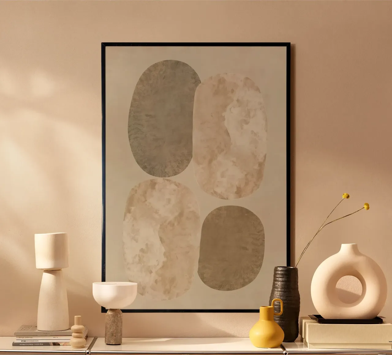 Abstracte vormen arrangement in aardetinten poster met aluminium frame van DesignDoodle