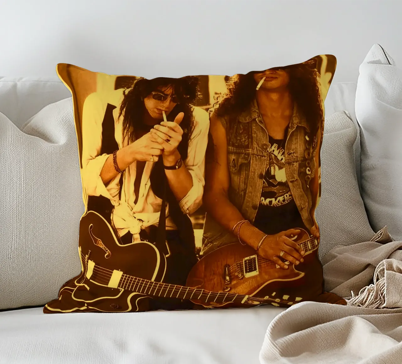 Slash and Izzy cuscino da Musadad Shop