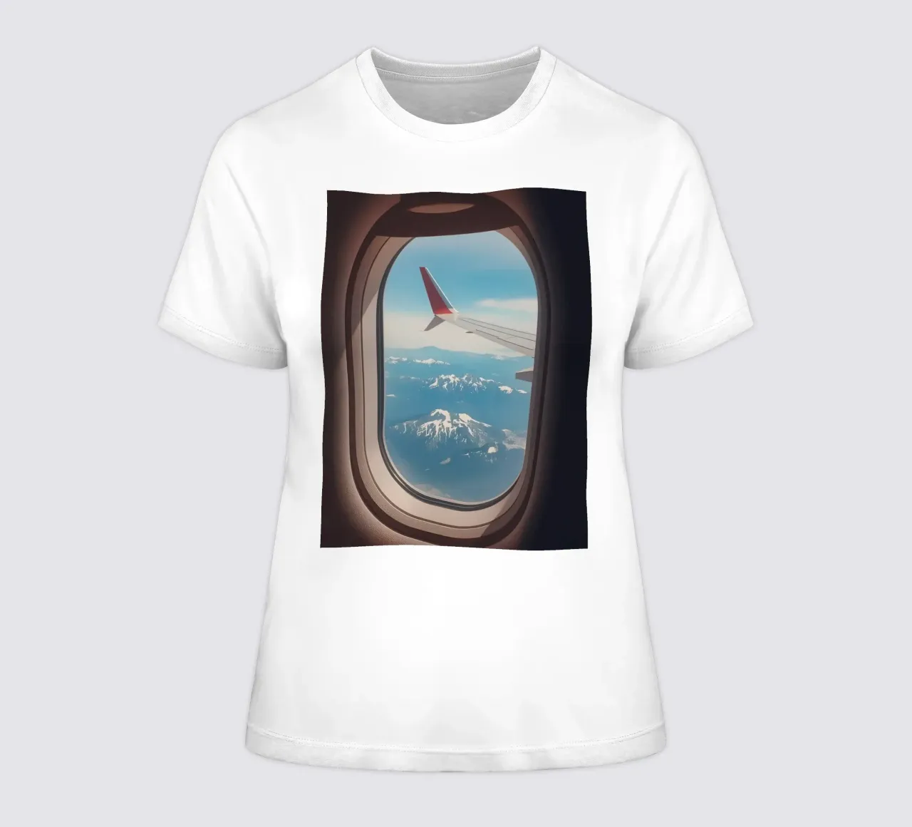Vue d'un hublot d'avion sur une aile et des montagnes t-shirt ajusté pour femmes de DesignDoodle