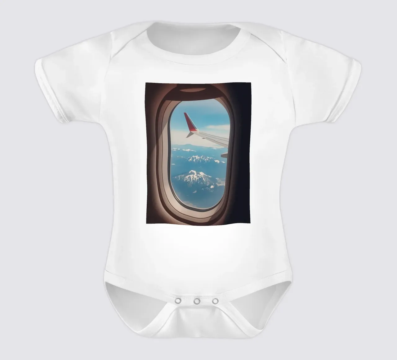 Vue d'un hublot d'avion sur une aile et des montagnes body bébé de DesignDoodle