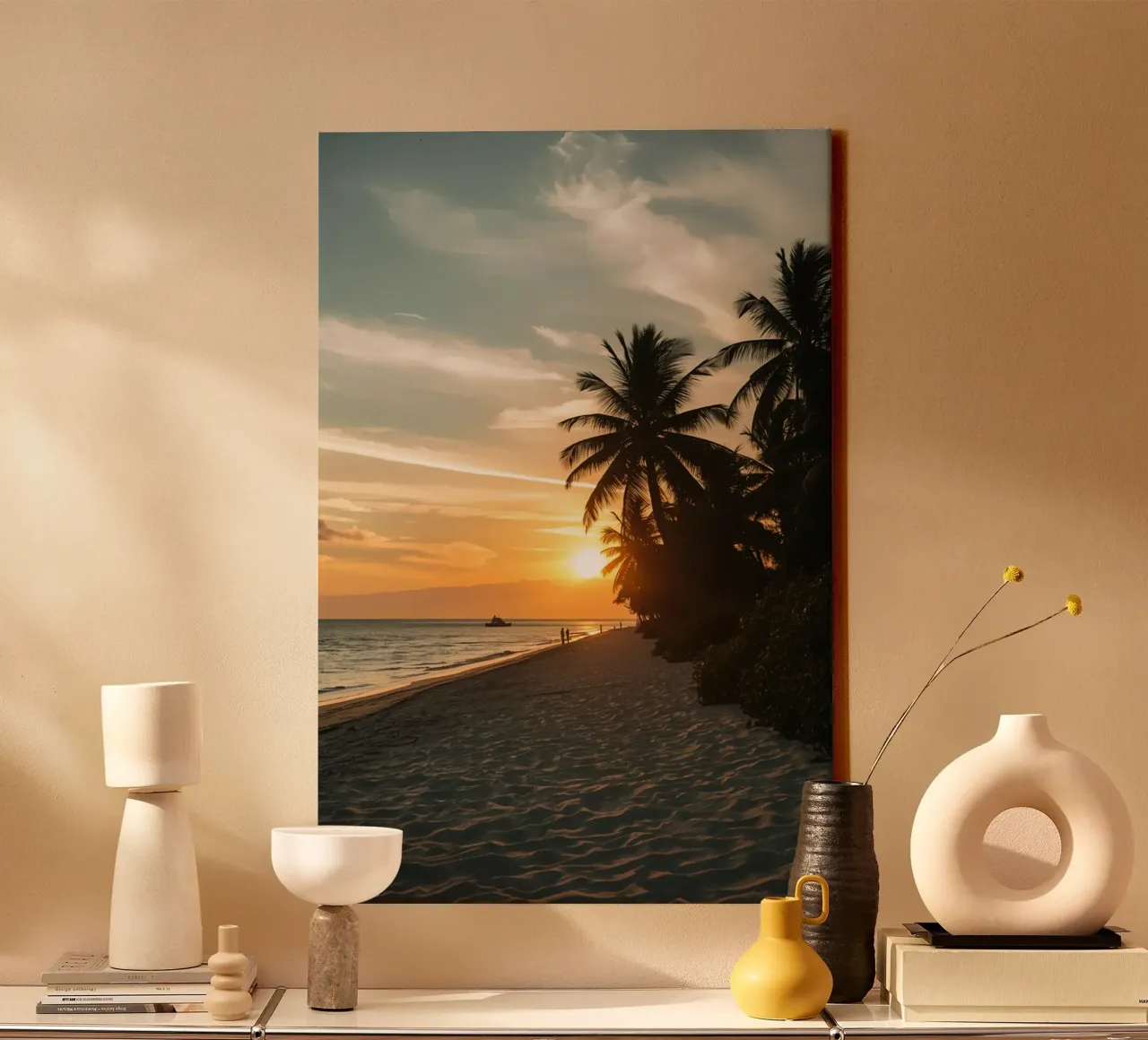Tramonto sulla spiaggia con palme e oceano tela con Cornice a cassetta da DesignDoodle